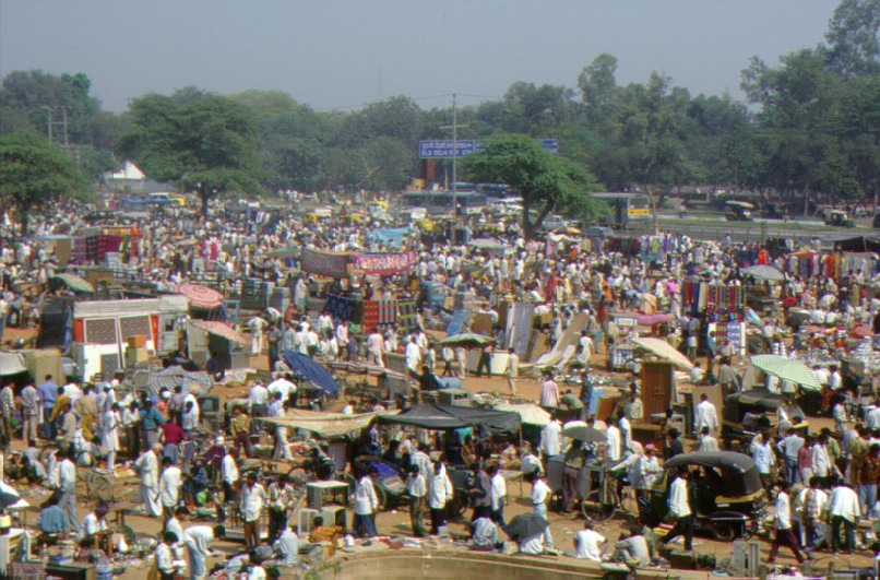 Market_in_Old_Delhi.JPG (166738 bytes)